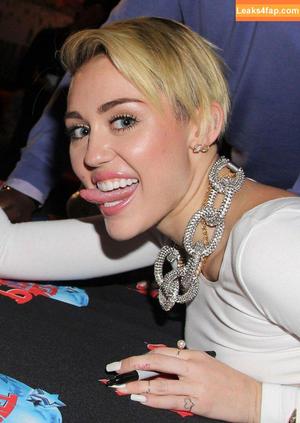 Miley Cyrus photo #3125