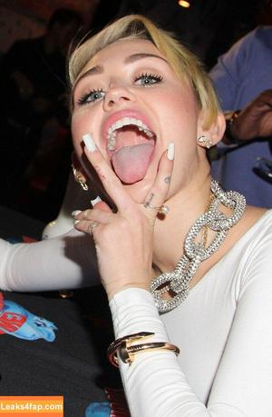 Miley Cyrus photo #3131