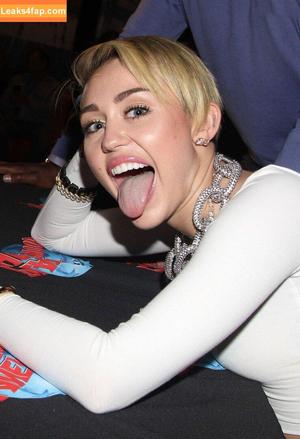 Miley Cyrus photo #3132