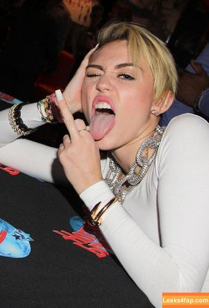 Miley Cyrus photo #3138