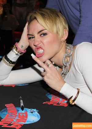 Miley Cyrus photo #3141