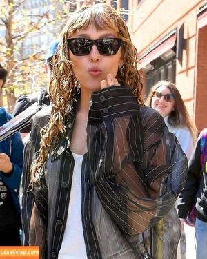 Miley Cyrus photo #3371
