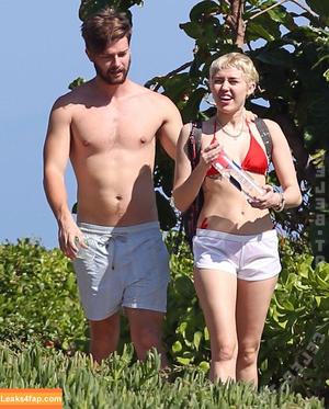 Miley Cyrus photo #3923