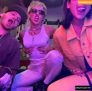 Miley Cyrus photo #3944