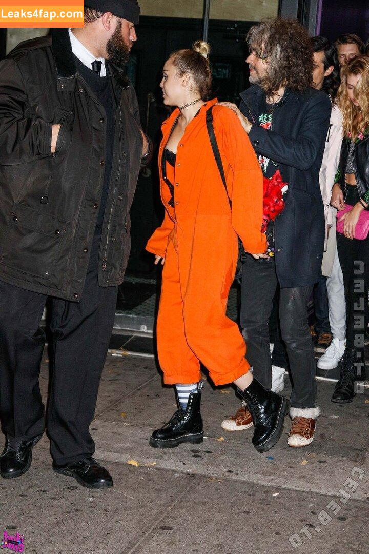 Miley Cyrus / https: / mileycyrus leaked photo photo #4116