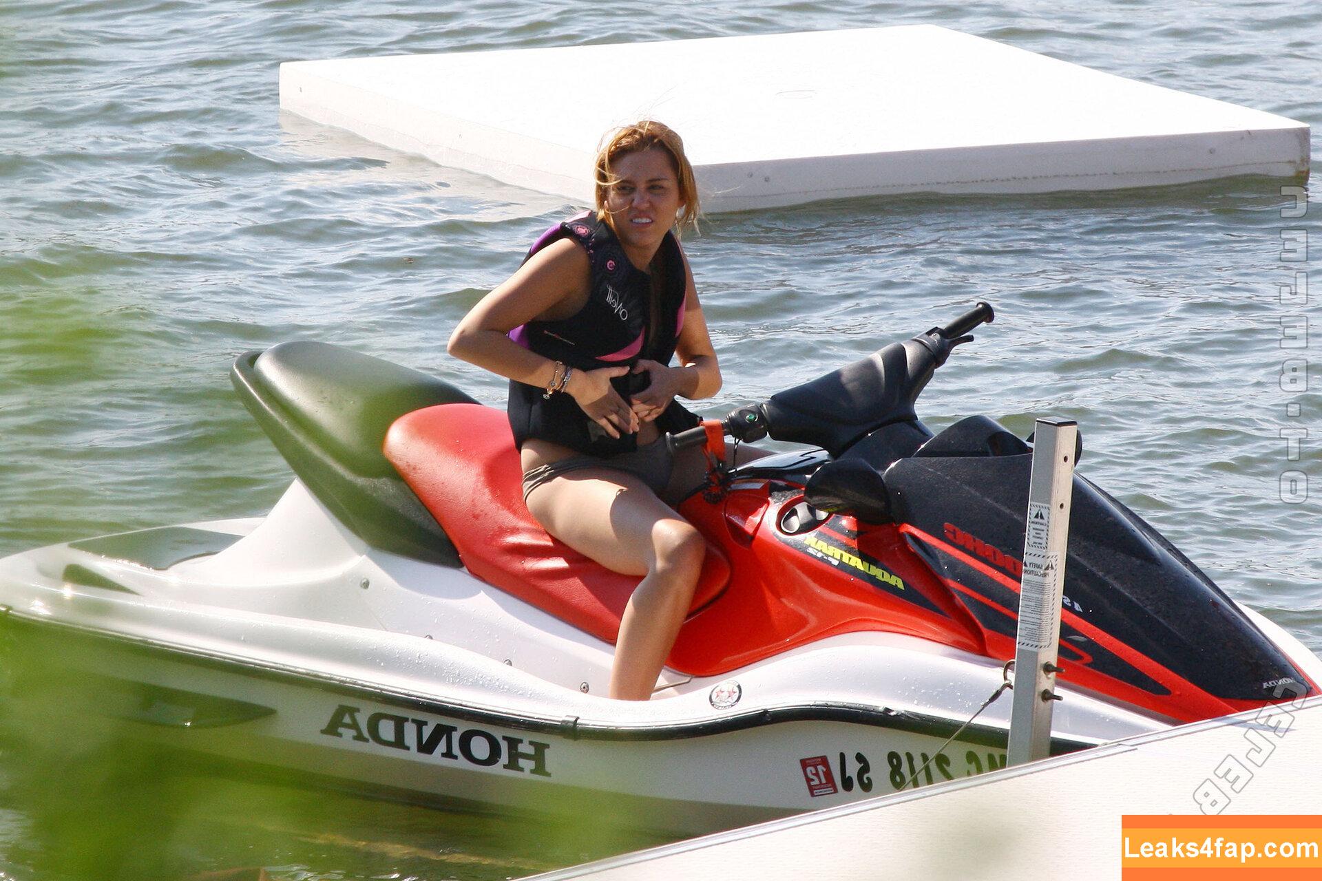 Miley Cyrus / https: / mileycyrus leaked photo photo #4129