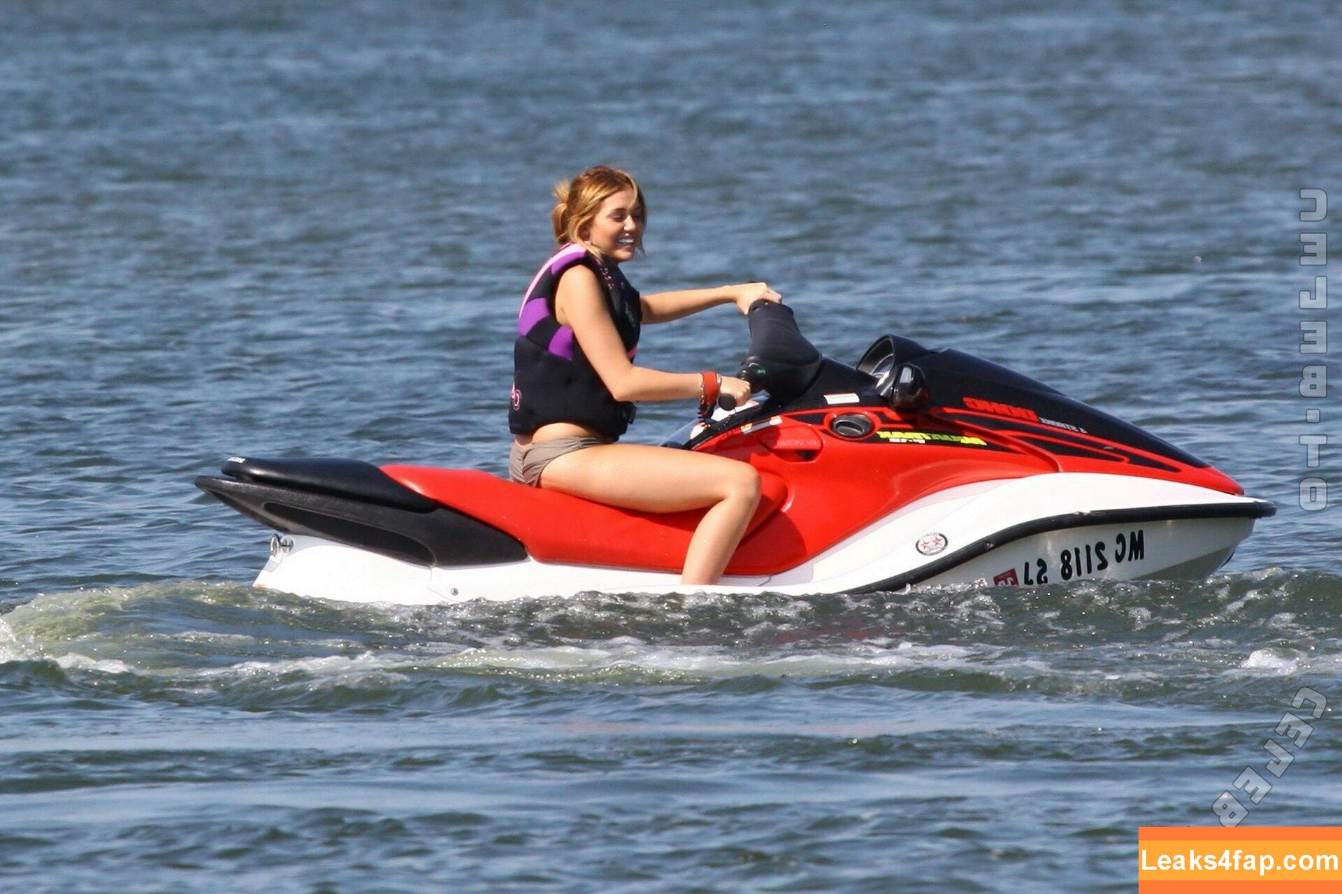 Miley Cyrus / https: / mileycyrus leaked photo photo #4138