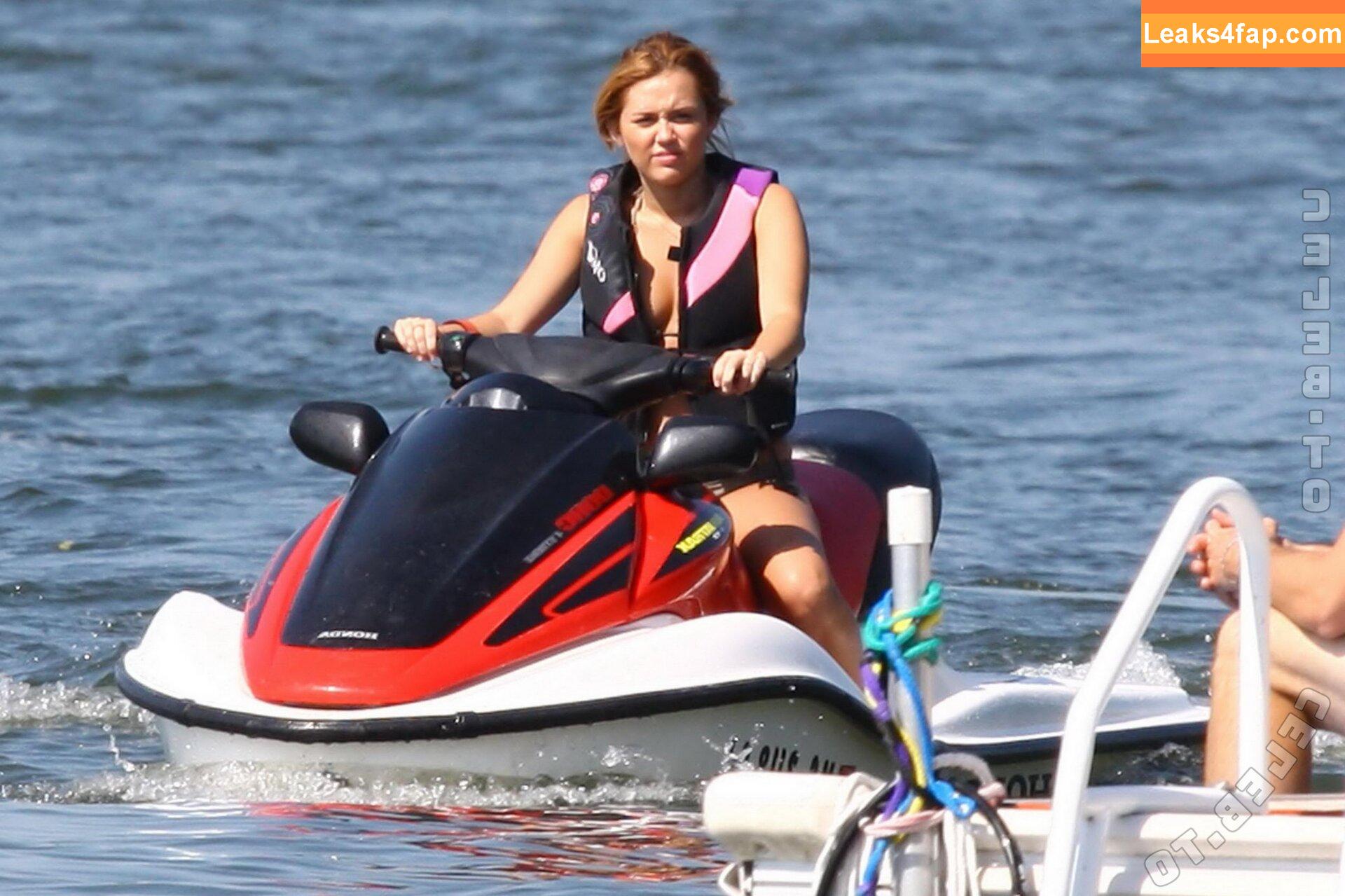 Miley Cyrus / https: / mileycyrus leaked photo photo #4141