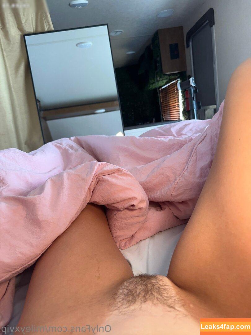 Miley /  leaked photo photo #0011