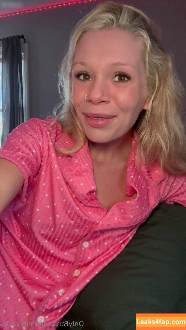 Miley /  leaked photo photo #0038