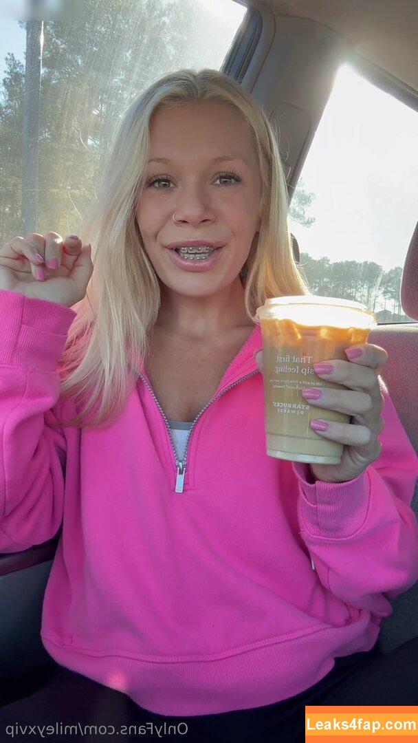 Miley /  leaked photo photo #0044