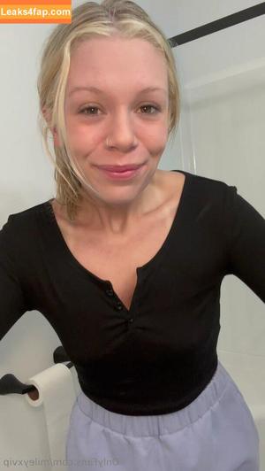 Miley photo #0124