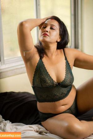 Mili Debnath Nude фото #0006