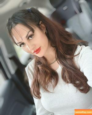 Milky Mommy photo #0014