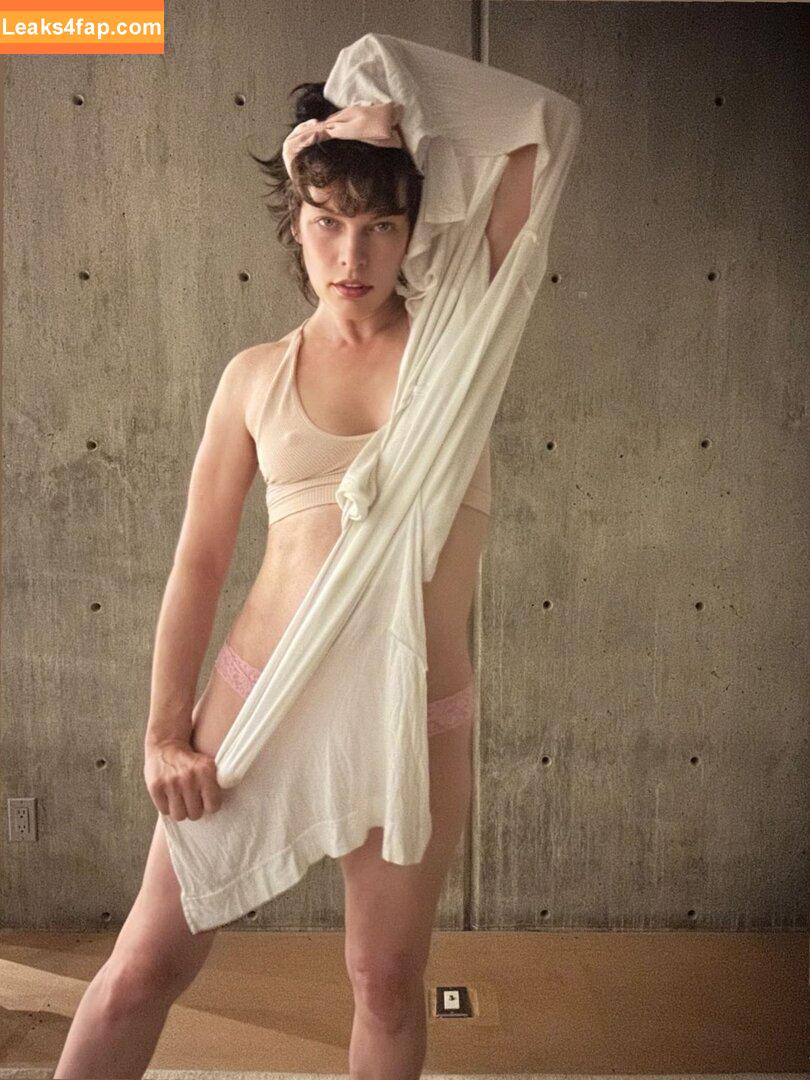 Milla Jovovich / MillaJovovich leaked photo photo #0019