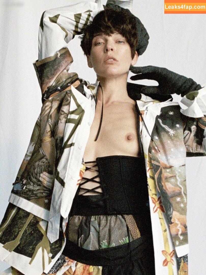 Milla Jovovich / MillaJovovich leaked photo photo #0135