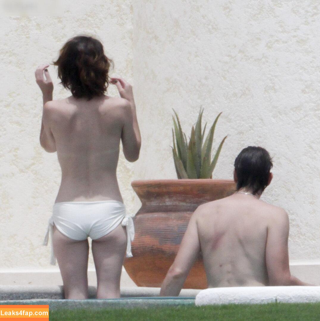 Milla Jovovich / MillaJovovich leaked photo photo #0346