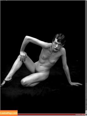 Milla Jovovich photo #0008