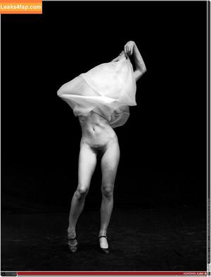 Milla Jovovich photo #0013