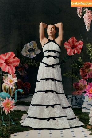 Milla Jovovich photo #0022