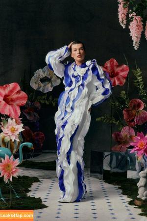 Milla Jovovich photo #0024