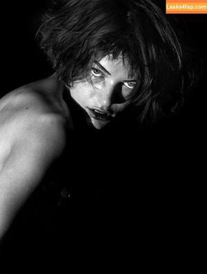 Milla Jovovich photo #0436