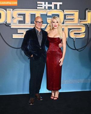 Millie Bobby Brown photo #5700