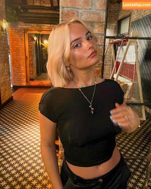 Millie Gibson photo #0007
