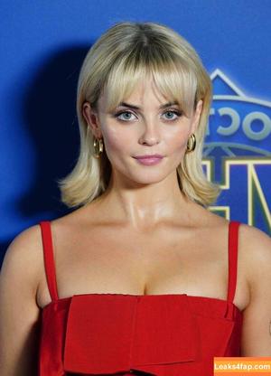 Millie Gibson photo #0084
