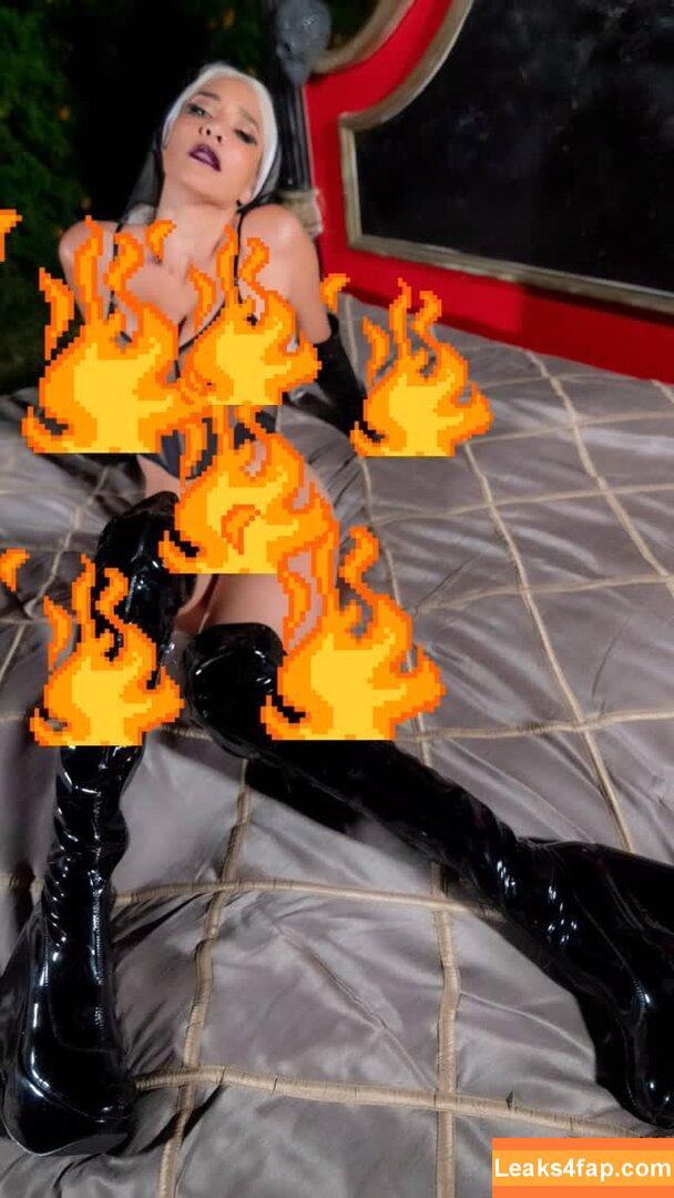 Milynn Sarley / Milynn Moon / milynnpartdeux / yourinternetgf_ leaked photo photo #0437