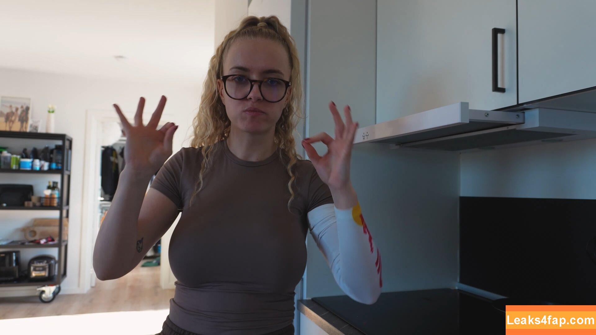 Mimi Lintrup / mimimimichaela слитое фото фото #0168