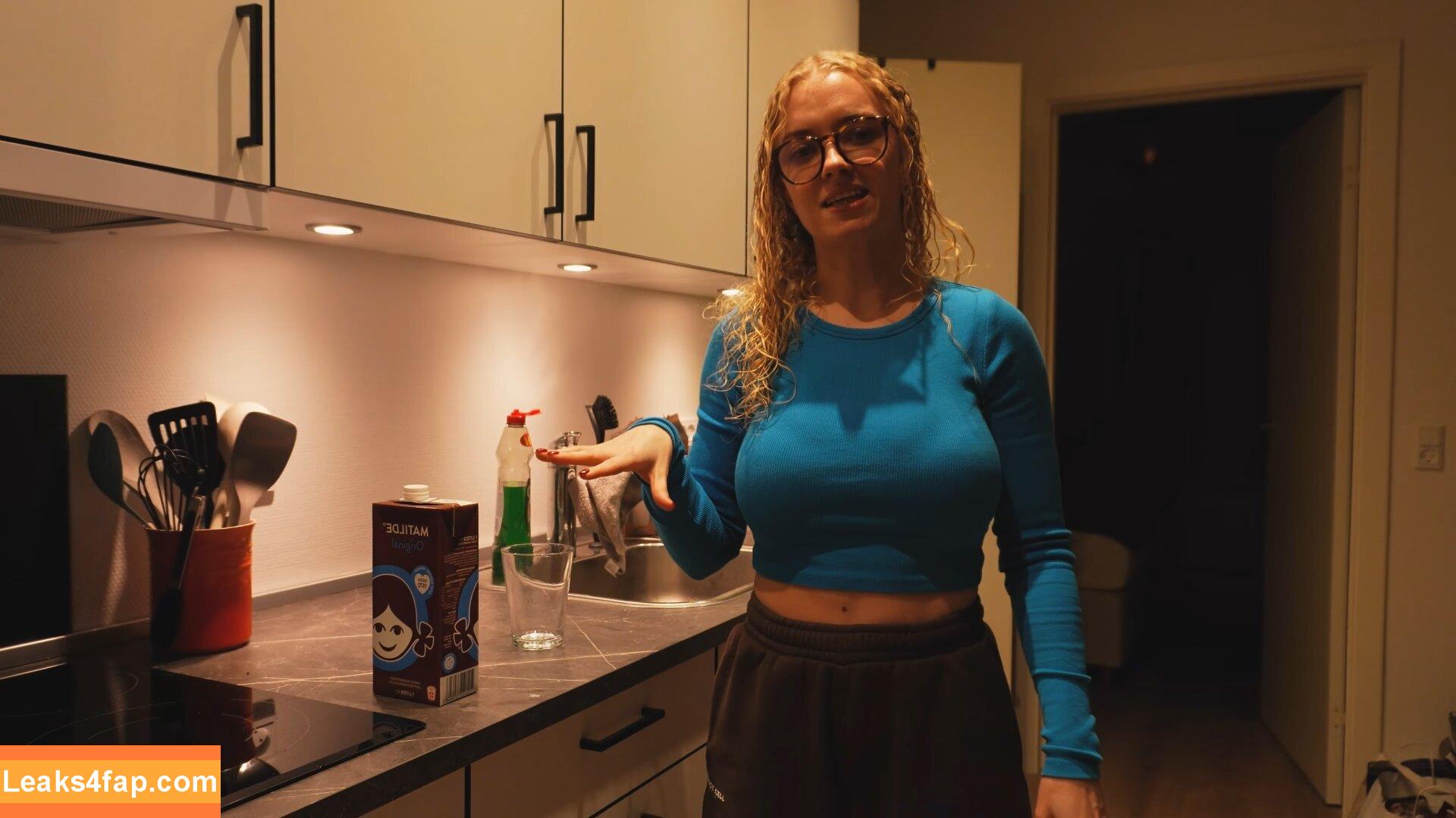 Mimi Lintrup / mimimimichaela слитое фото фото #0176