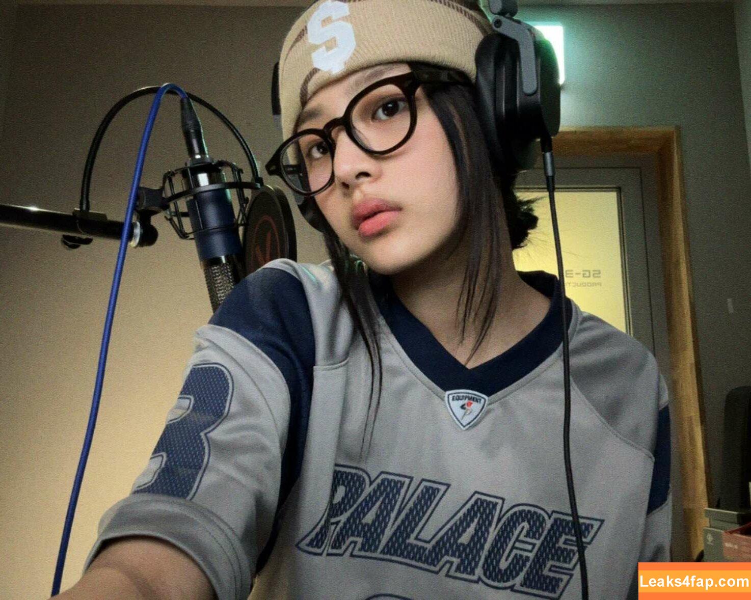 Minji / lovres_min__ / miniwithtattoos / newjeans_official leaked photo photo #0260