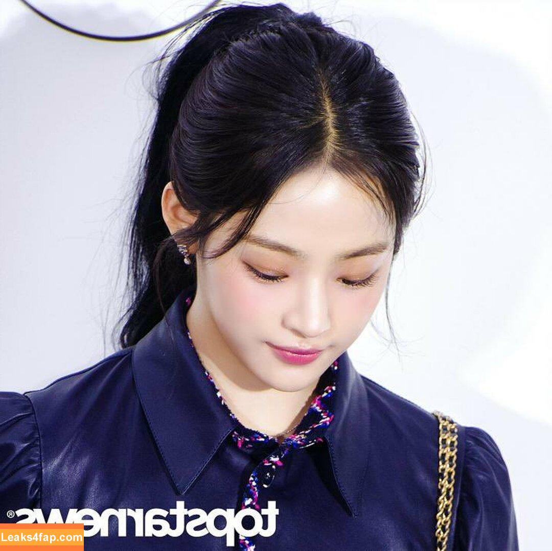 Minji / lovres_min__ / miniwithtattoos / newjeans_official leaked photo photo #0291