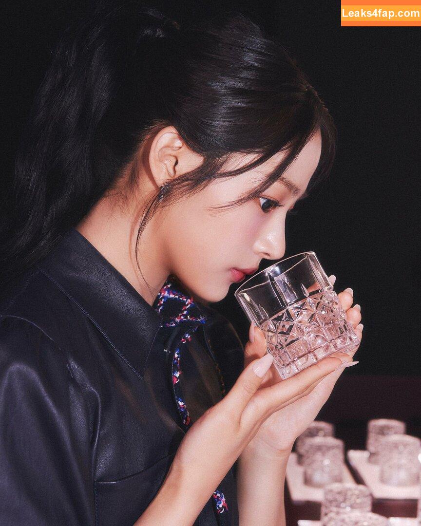 Minji / lovres_min__ / miniwithtattoos / newjeans_official leaked photo photo #0298