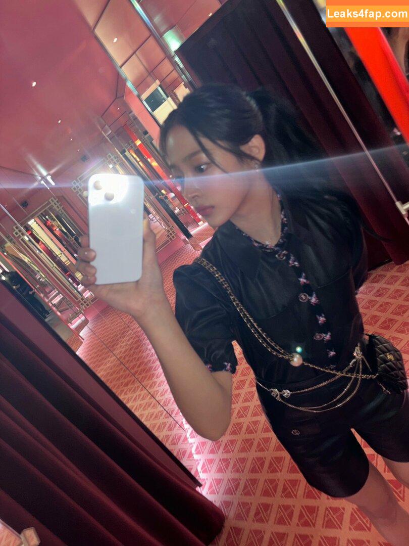 Minji / lovres_min__ / miniwithtattoos / newjeans_official leaked photo photo #0312