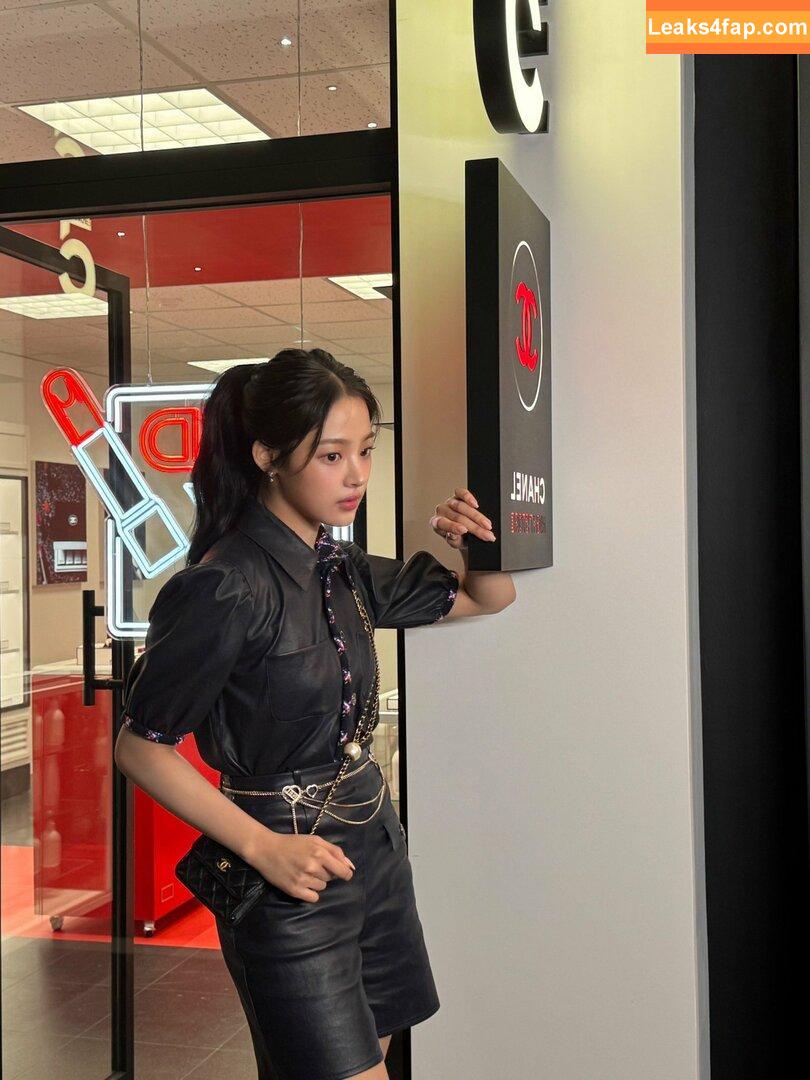 Minji / lovres_min__ / miniwithtattoos / newjeans_official leaked photo photo #0319