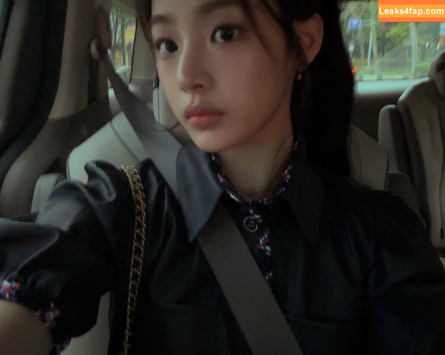 Minji / lovres_min__ / miniwithtattoos / newjeans_official leaked photo photo #0321