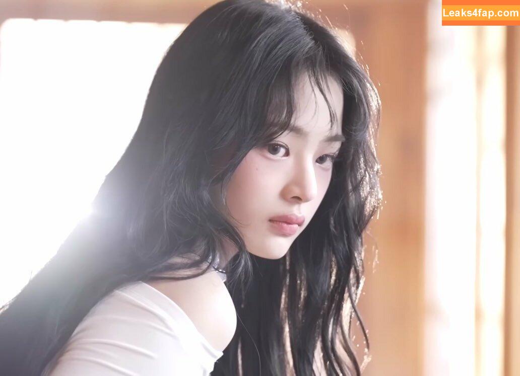 Minji / lovres_min__ / miniwithtattoos / newjeans_official leaked photo photo #0339