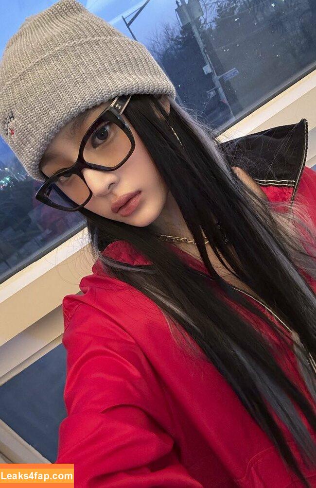 Minji / lovres_min__ / miniwithtattoos / newjeans_official leaked photo photo #0392