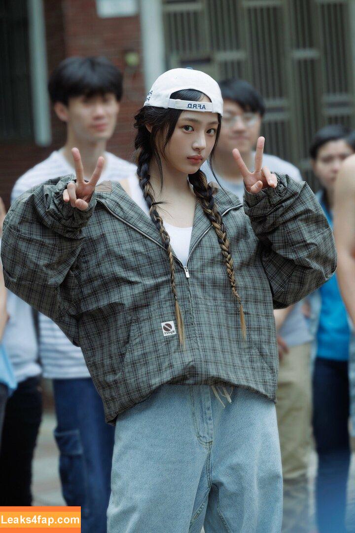 Minji / lovres_min__ / miniwithtattoos / newjeans_official leaked photo photo #0400