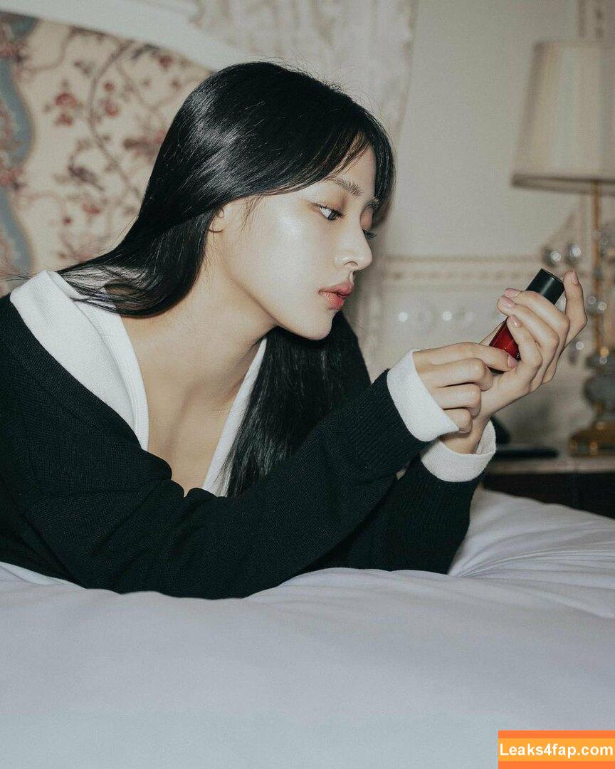 Minji / lovres_min__ / miniwithtattoos / newjeans_official leaked photo photo #0441