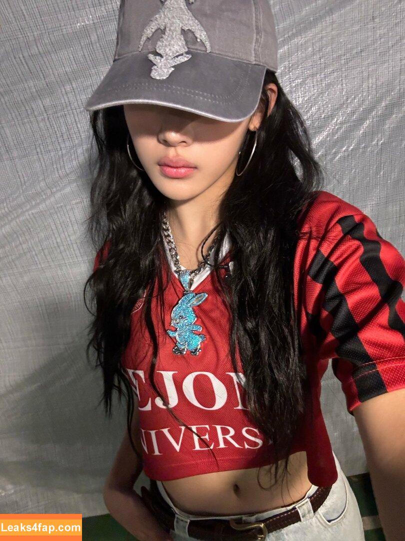 Minji / lovres_min__ / miniwithtattoos / newjeans_official leaked photo photo #0450