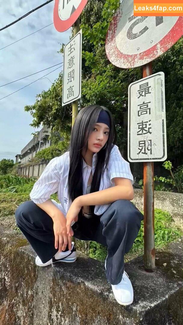 Minji / lovres_min__ / miniwithtattoos / newjeans_official leaked photo photo #0454