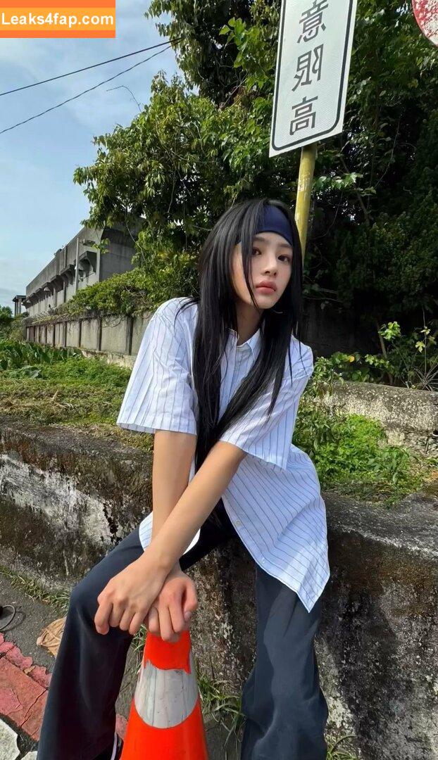 Minji / lovres_min__ / miniwithtattoos / newjeans_official leaked photo photo #0455