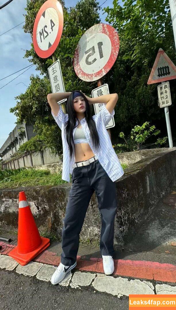 Minji / lovres_min__ / miniwithtattoos / newjeans_official leaked photo photo #0459