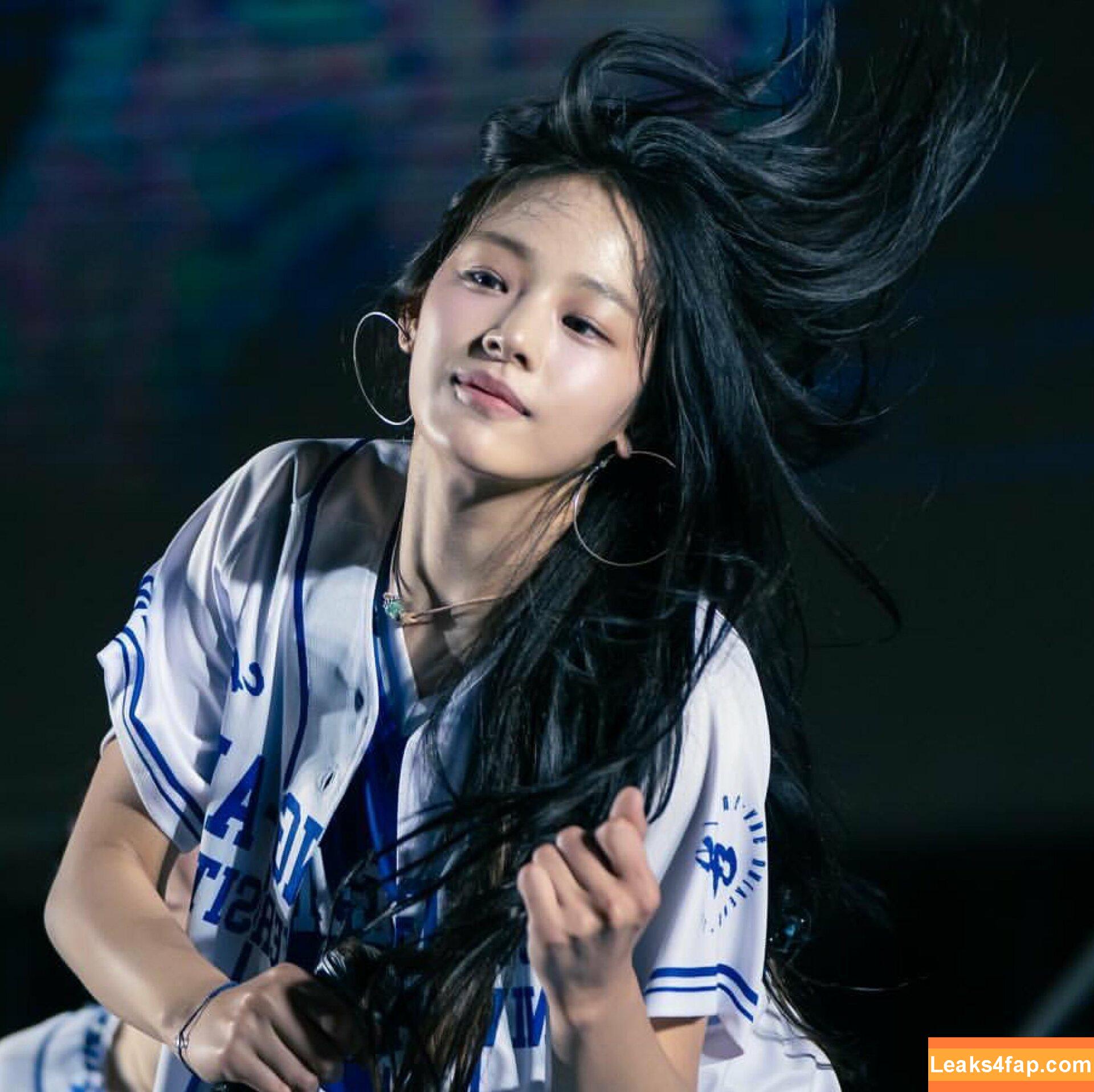 Minji / lovres_min__ / miniwithtattoos / newjeans_official leaked photo photo #0464