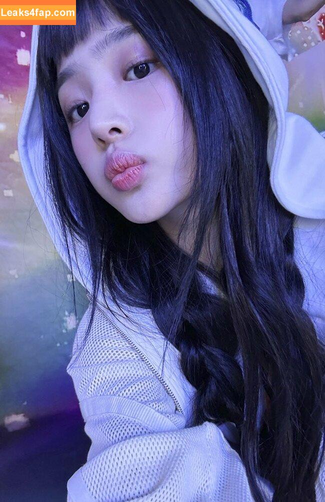 Minji / lovres_min__ / miniwithtattoos / newjeans_official leaked photo photo #0490