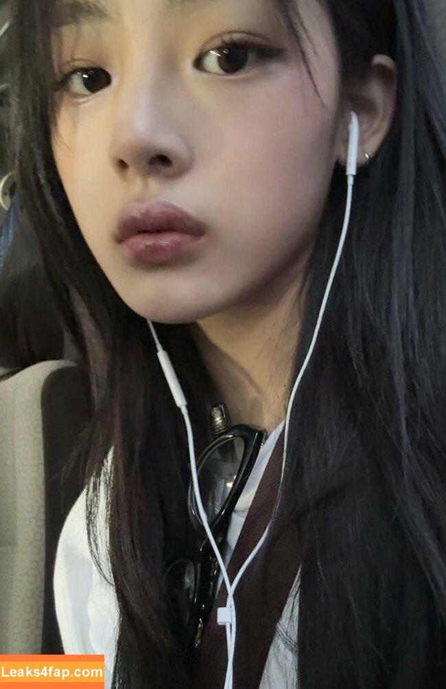 Minji / lovres_min__ / miniwithtattoos / newjeans_official leaked photo photo #0495