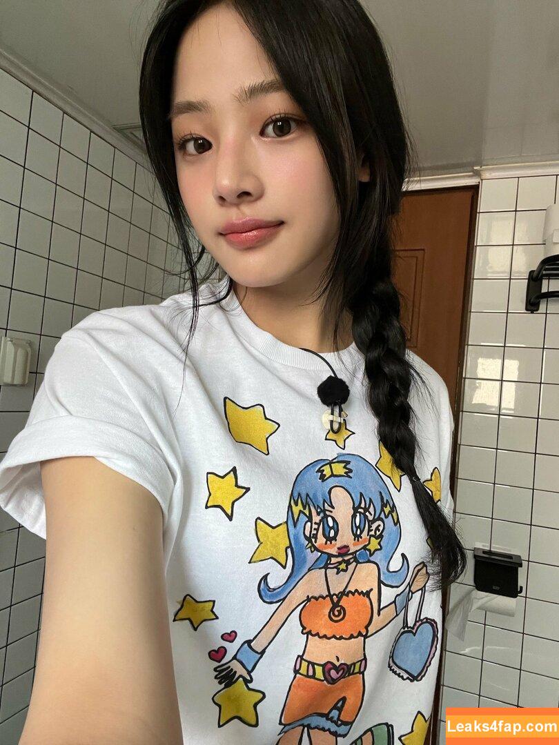 Minji / lovres_min__ / miniwithtattoos / newjeans_official leaked photo photo #0543